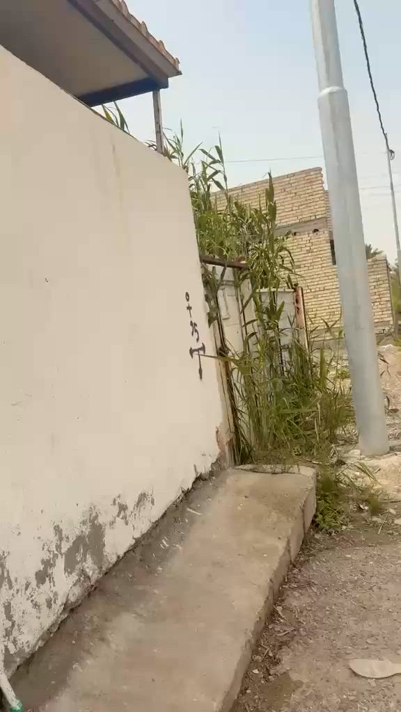 السلام عليكم بيت 100م + كاع بصفه 100م البيت بناء حديث موقع البيت الاصلاح نهايت شارع التمايمه البيت موضح بل تصوير السعر 52 وبي مجال بصيط للستفسار ***********
