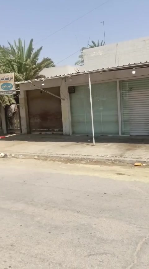 دار تجاري للبيع مساحه 75 متر شارع هندية وفاء شارع 60 مكون من محلات 2 وبيت غرف نوم 2 مطبخ صحيات عدد 2 استقبال موجر العقار شهر 750 الف  واجهة 12 ونص متر  سعر البيع 180 بي مجال اتصال بالمكتب اوخاص واتساب ***********
