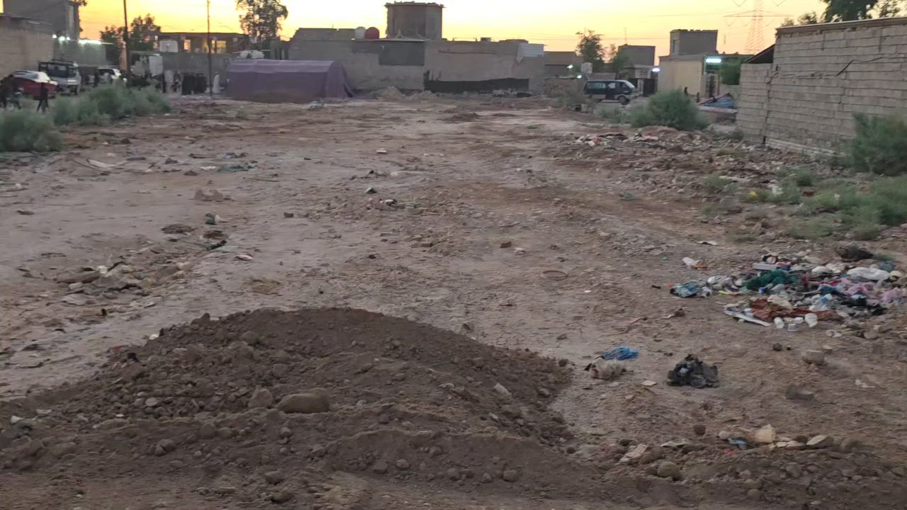 سلام عليكم يوجد دونم على شارع الريسي تجاري يصلح سكن يصلح كراج ومحلات وجملونات *********** اسيا ***********
