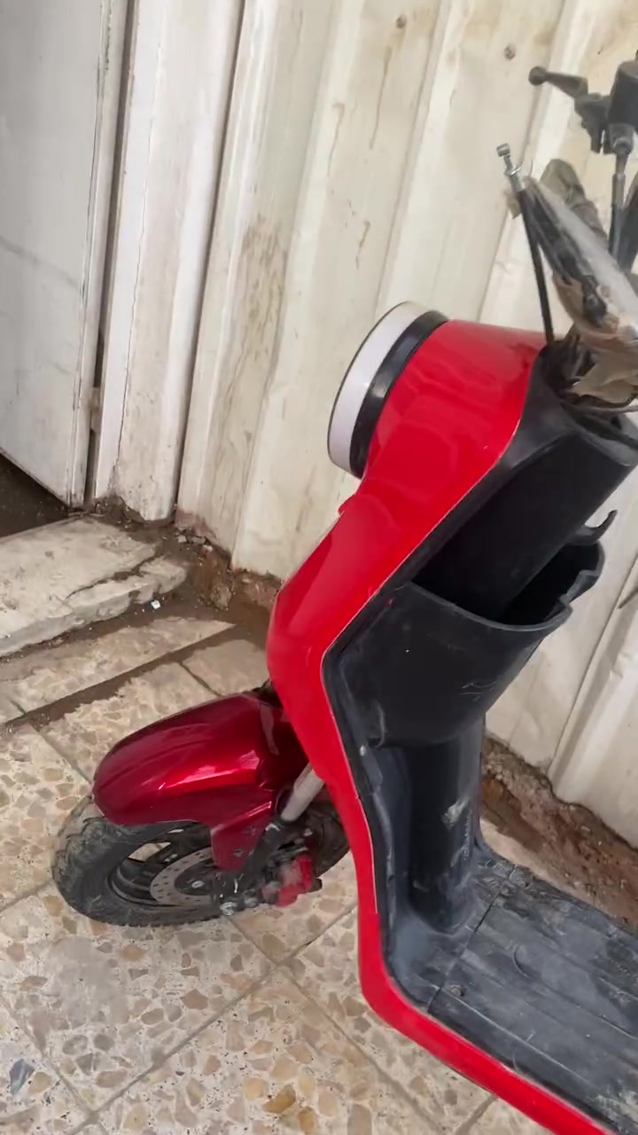 السلام عليكم عندي دراجه R9موديل خمسه وعشرين البريكات الامامي دسك بريك والخلفي دسك العطل منفوخات البطاريات وعندك كسر كلش خفيف بل شاشه والكفر الاستفسار الاتصال على الرقم ***********
