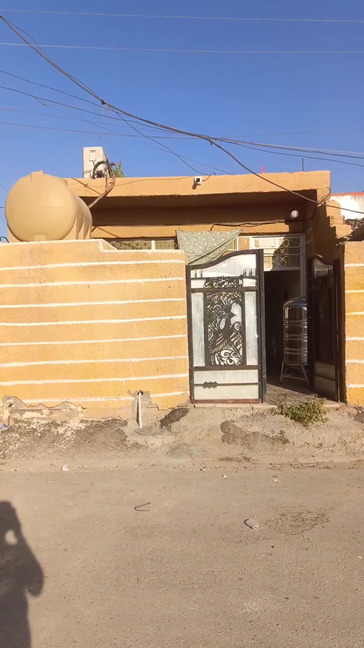🏡🔥 دار للبيع بسعر مناسب وموقع مميز 🔥🏡
السلام عليكم ورحمة الله وبركاته
يعرض لكم مكتب دلالية الرافدين العقار داراً للبيع في بغداد – سبع قصور – شارع أبو علي، خلف مضيف الفريجات.
✅ المساحة: 100 متر
✅ الواجهة: 5 متر
✅ النزال: 20 متر
✅ يحتوي على استقبال، هول، مطبخ، منور وغرفة نوم
✅ كافة الخدمات متوفرة: ماء، مجاري، كهرباء
✅ فرع مرتب وموقع هادئ كامل الخدمات
💰 السعر: 38 مليون دينار فقط
فرصة مناسبة للسكن أو الاستثمار، والسعر قابل للنقاش للجادين.
📞 للتواصل والاستفسار:
***********
📍 مكتب دلالية الرافدين العقار
خدمتكم شرف إلنا، ونسعى نوفر أفضل العقارات بأفضل الأسعار.
