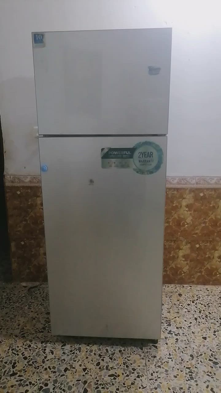 ثلاجه حجم كبير شرط الفحص بلادي للبيع سعره ١٨٠ وبيه مجال اتصال هاتفي ***********
