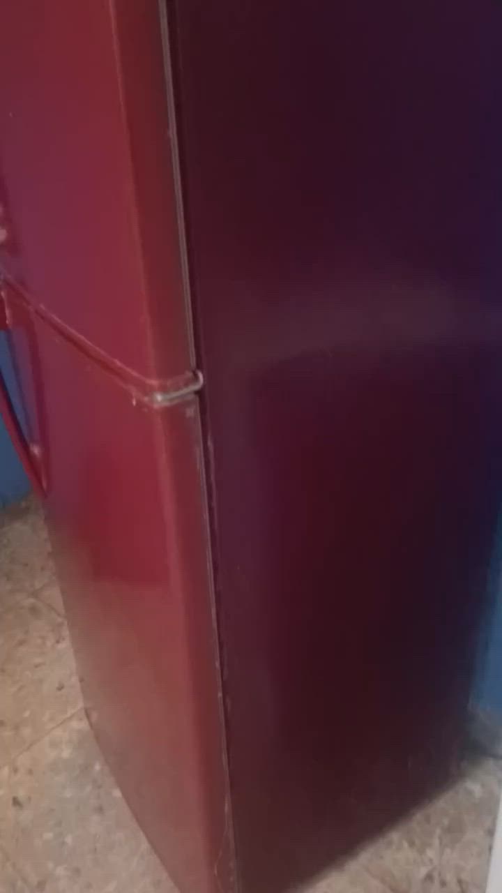 ثلاجه نظيفه  للبيع مثل ما واضح تجميد تبريد شرط الشغل ***********
