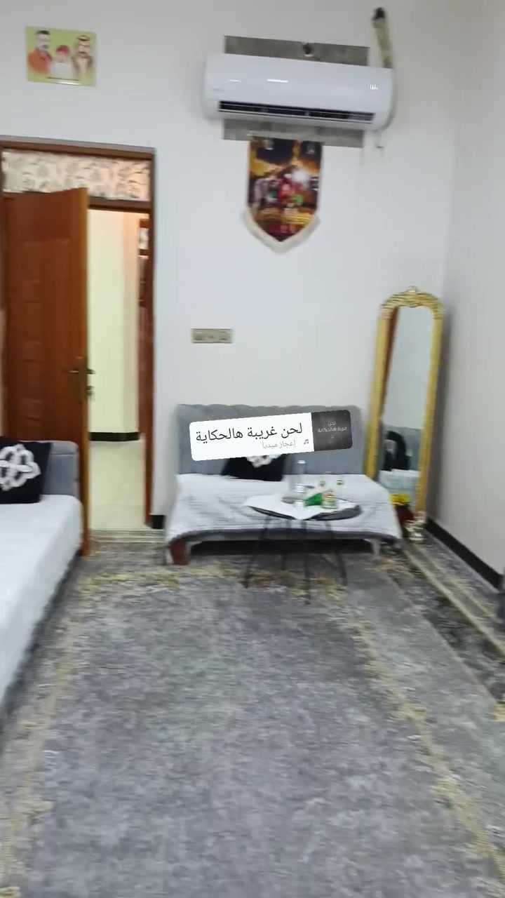 دار للبيع بناء طابوك وصب غرفتين وصاله ومطبخ وستقبال صحيات خارجيه وداخليه منطقه الصخيين بي وصل تطويب يبعد عن الشارع العام 90متر
المساحه150بيت نضيف ومرتب 
***********
