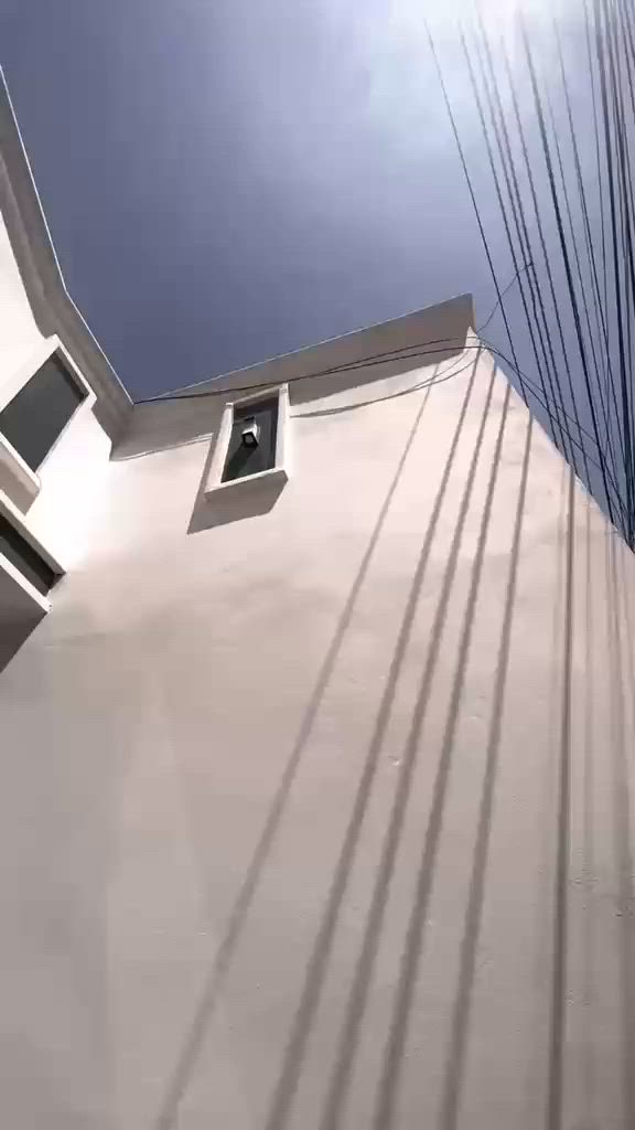 بيت للبيع 
مساحه100م 
العنوان بغداد حي الكوفه تقاطع علي الاسمر قرب البانزيخانه 
الرقم/***********
