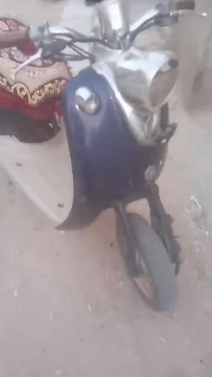 السلام عليكم دراجه عبد الحليم للبيع السعر 160وبيها مجال 
***********
