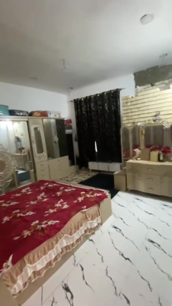 مكلف بلنشر
نضرا للوعود الكاذبه
السلام عليكم  بيت طابو زراعي سند 25 مساحته 1200متر يحتوي على بيت وحديقه تفاصيل البيت بناء البيت 2021 البناء كله طابوق  يتكون من طابقين الطابق الاول غرفتين نوم وصاله كبيره ومطبخ حار وطبخ بارد وحمام والطابق الثاني غرفتين نوم وصاله كبيره وحمام  البيت مساحته تقريبا 300متر والباقي حديقه وبيها مضيف هيكل مبني بلوك وحمامات خارجيه بعدهن مكاملات ومحلات اثنين هيكل الموقع السريدات القديمه المربع الثالث  يكون البزل الكبير خلفه البيت للاستفسار اكثر اتصل على الرقم  *********** السعر 240 مليون وبيه مجال
