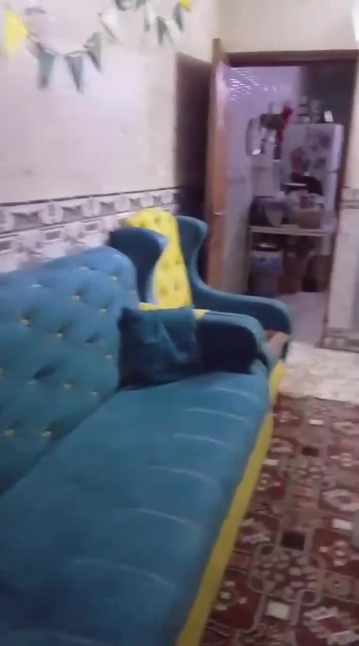تم تخفيض السعر بيع مستعجل السلام عليكم دار للبيع مساحته 80 واجه 4نزال 20بكفاءات الصحه سند 25 زراعي مي كهرباء ومجاري رئيسيه طرمه واستقبال ومطبخ وحمام وخدمات وترك وغرفه نوم وترك خلف البيت  ودرج  قرب أسواق السيد سعر 68بي مجال للشراي  تفاصيل البيت موضحه بلفديو تواصل ***********
