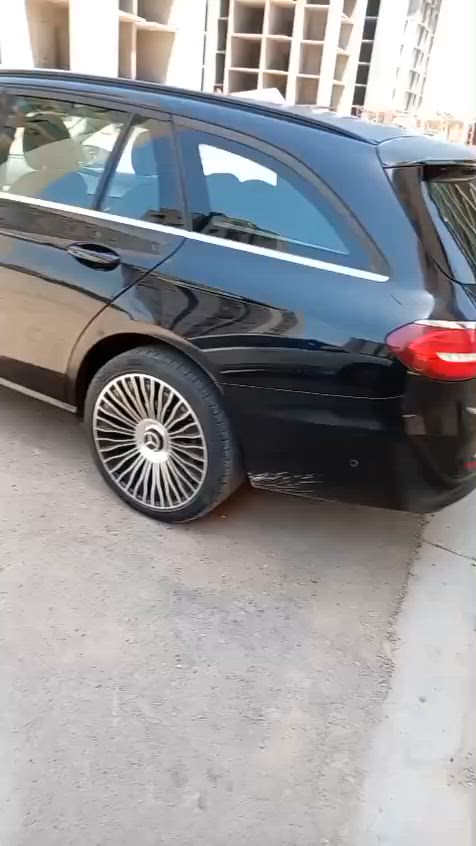 تنويه مكلف بلنشر عدك اي ستفسار اتصل برقم 
مرسيدس ستيشن ٢٠١٨ نظيفة جدا اربيلية مكفولة عدا شبر جاملغ امامي السعر دفترين ***********
