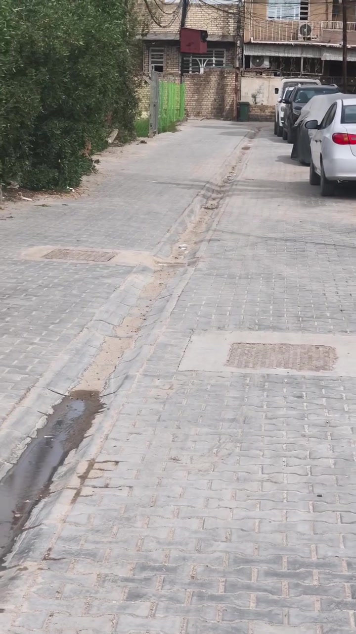 السلام عليكم  __  فرصه استثمارية
        قطعة ارض طابو صرف للبيع 
بغداد _ المحموديه / حي 17 / قرب السوق ودائرة الكهرباء ودائرة البريد  ودائرة الجوازات √
خلف مطعم بيت موحان ومطعم محسن المصري  
            المساحة  240 م 
                  الواجهة   12 م 
                         النزال     20 م 
للاستفسار ه‍
***********
***********
