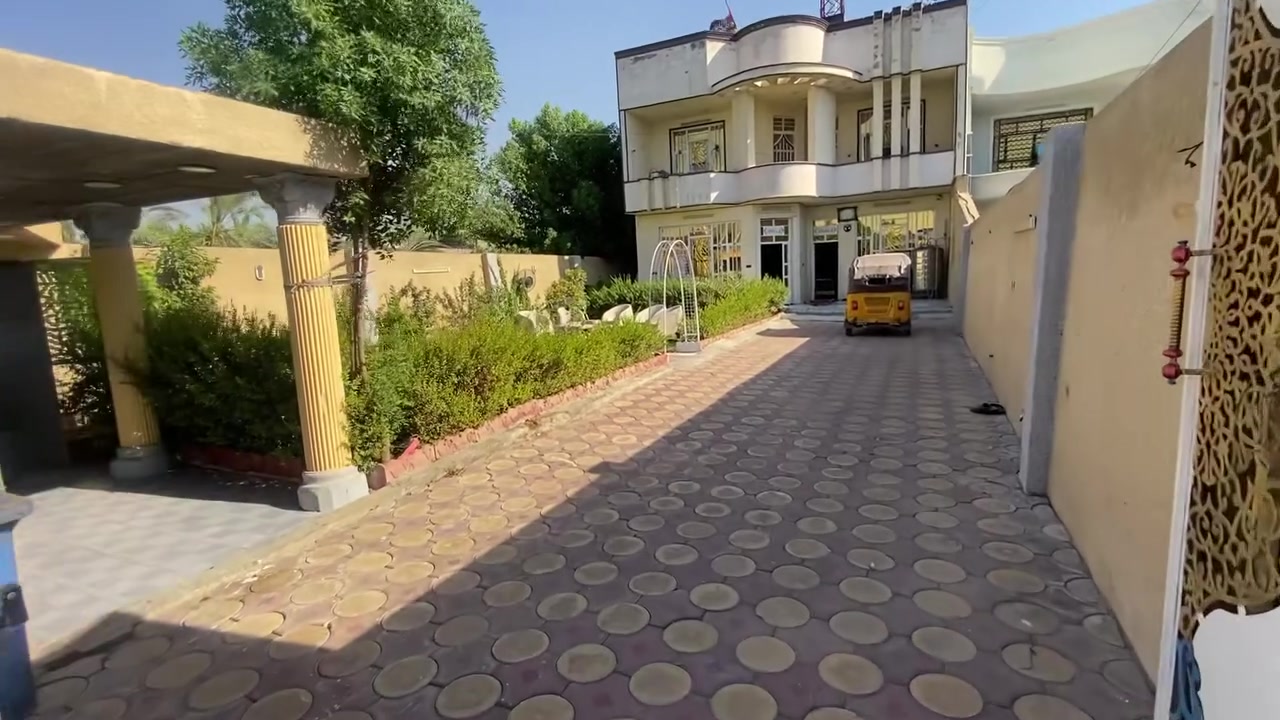 السلام عليكم المكان بوب الشام قرب حسينيه الساده الطوال تفاصيل البيت كما موضحه بالفديوهات للاستفسار ***********
