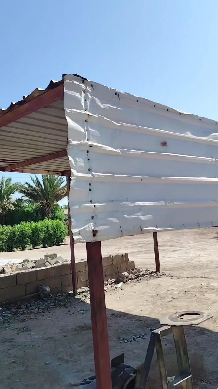 السلام عليكم ورحمة الله  سقيفه الطول ٥ وربع متر العرض ٤ متر   مع سيم مشبك الطول 20 متر الارتفاع ١٦٠ سم  المكان بابل النيل ***********
