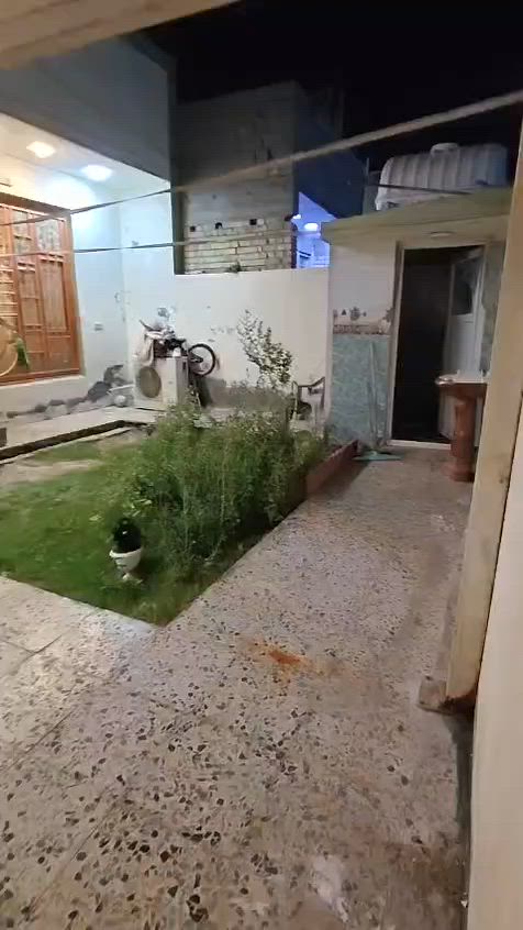 السلام عليكم بيت للبيع المساحه 300متر كفاءات العبيدي وره مدرسه بغداد زراعي بنص الطابوا 
الاستفسار رقم الهاتف***********
