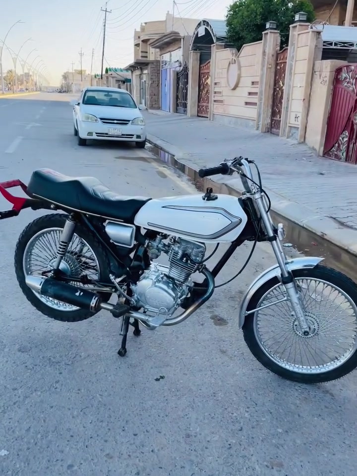 سلام عليكم دراجه للبيع محرك ارشه 21فول نعومه دراجه شرط شلعه ومعدل السعر340وبيه مجال 
شراي تعال وتشلع عيوني 
***********
