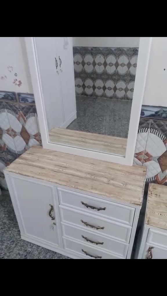 السلام عليكم ورحمه الله وبركاته نشتغل كافه الاعمال النجاره وان عندنا نقل وشد فتره تركي عراقي كافر وكافه الديكورات واعمال الفنيه والاستفسار ارقامنا موجوده ***********
