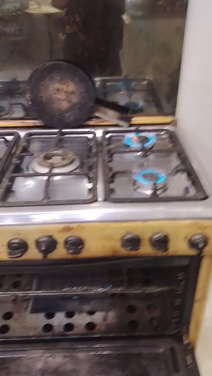 السلام عليكم
طباخ خمس مشاعل فرن كبير جدا مستعمل نظيف مثل ما موضح بالصور للبيع بسعر ١٠٠ ألف 
التواصل على رقم الواتس ***********   أو عبر الصفحة  مكاني المنصور الداودي
