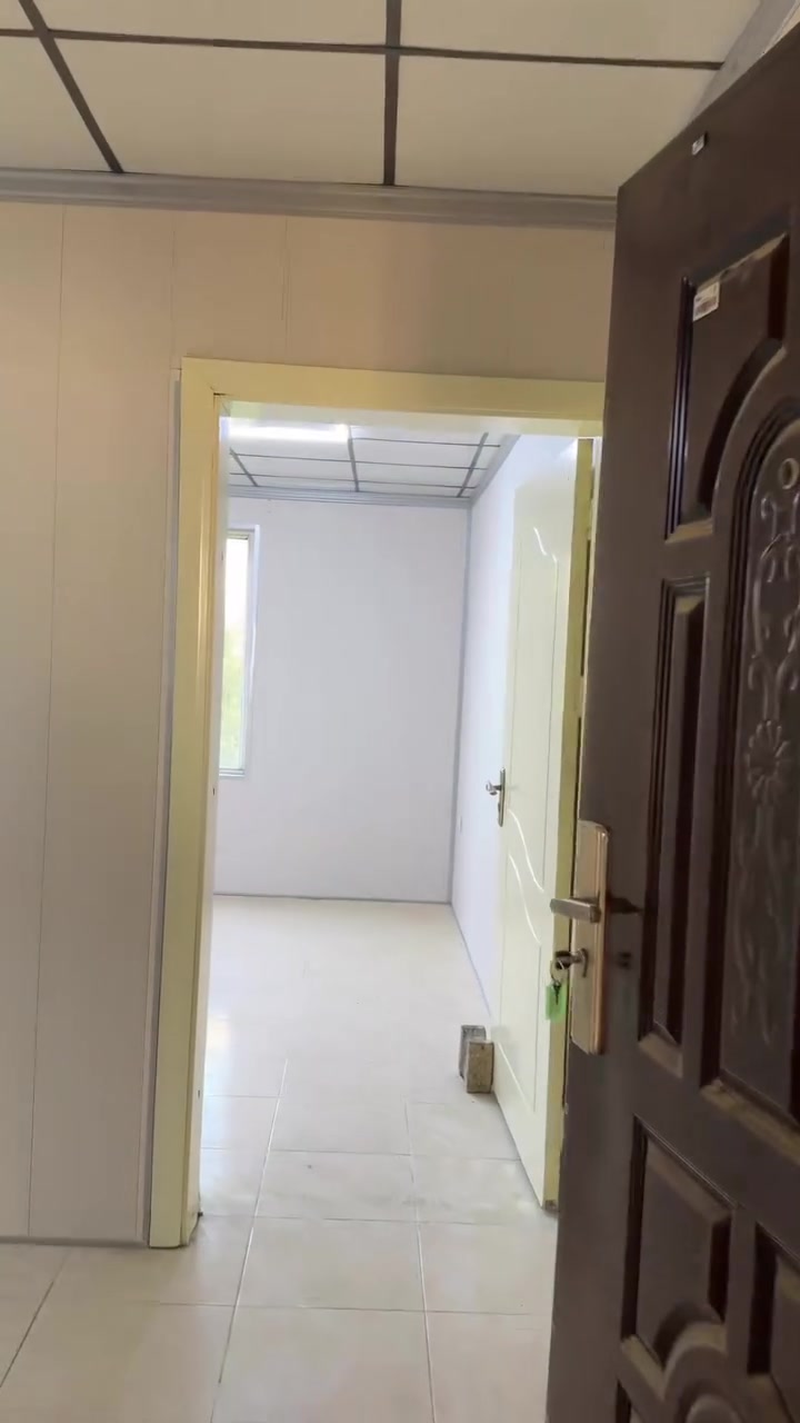 شقة للبيع بدون أقساط في مجمع گوڵی شار، قريب من فاملى مول و قريب من السوق 🏡
المساحة: (١٠٠) م 

يتكون من:

أستقبال ومطبخ - غرفتين نوم - مشتملات وبالكون 

للمزيد عن المعلومات اتصل *********** 📞 

#عقارات-ماف
