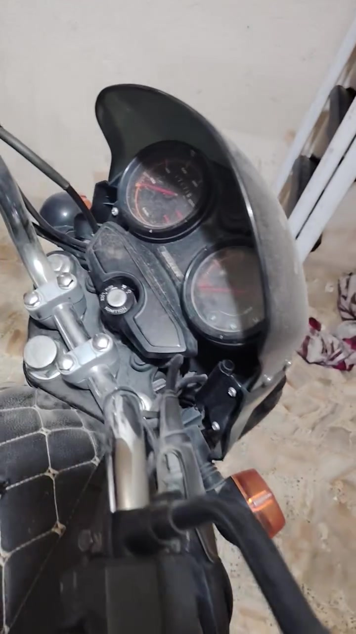 السلام عليكم دراجه بوكسر موديل 2023 ماخذهه 2025 دراجه على وضع شركه ما مستخدمه هوايه رقم وسنويه بسمي ميسان العماره رقم الهاتف *********** السعر 2000600
