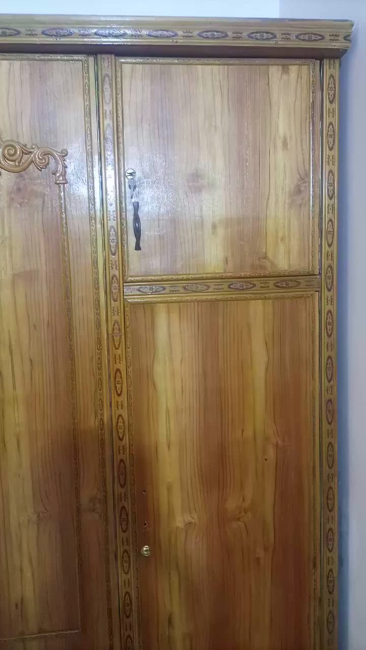 سلام عليكم
غرفة نوم 4 ابواب كاملة 
كنتور 3 ابواب 
تخم 7 مقاعد 
سعرهن 500 الاستفسار *********** واتساب 
مكان بغداد الامين قرب بانزين خانة الجبهة
