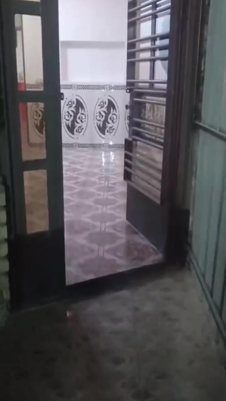 بيت طابق ارضي معزول غرف نوم 1
وصاله ومطبخ وخدمات موقع منطقت الدورة شارع نسام نخيل مقابيل ابو طيارة زراعي 
جديد يجارة 450 وبي مجال 
للاستفسار واتساب ***********
