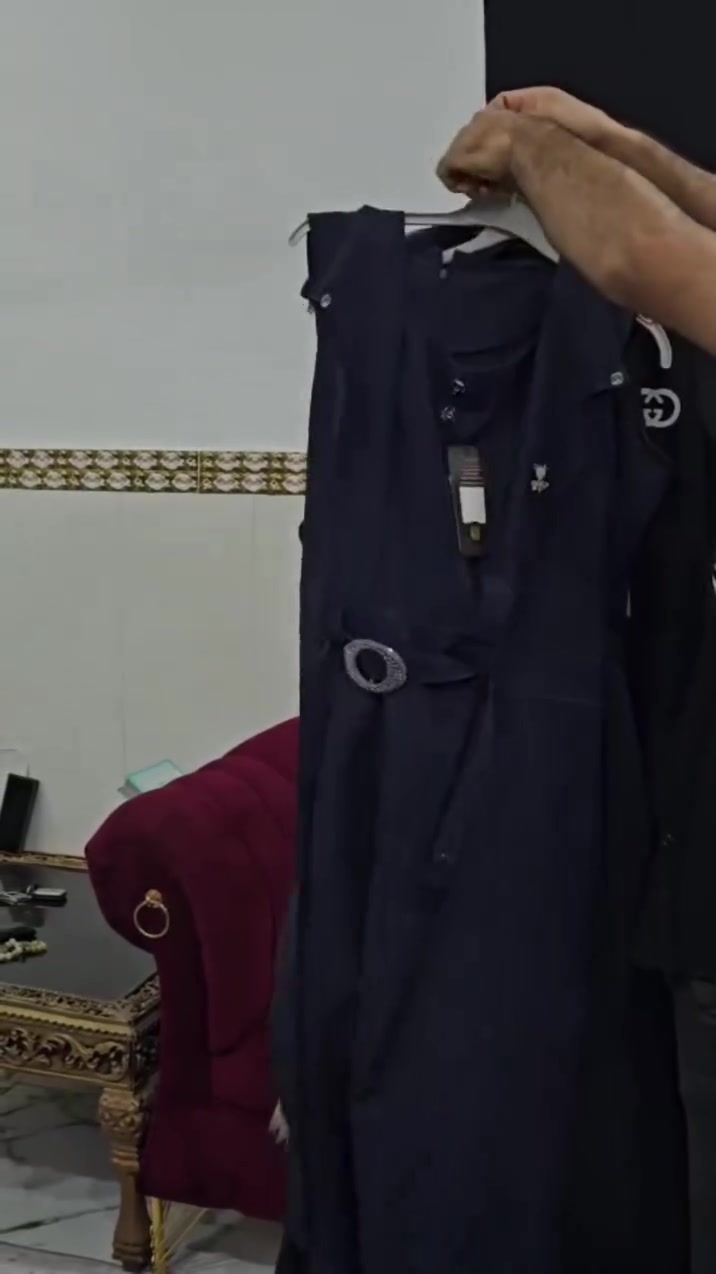 عندي شلعه مدرسي نساي وبناتي وقمصان وبناطير، ولادي  مكاني نجف توصيل اكو سعر  عل خاص سعرمناسب ***********
