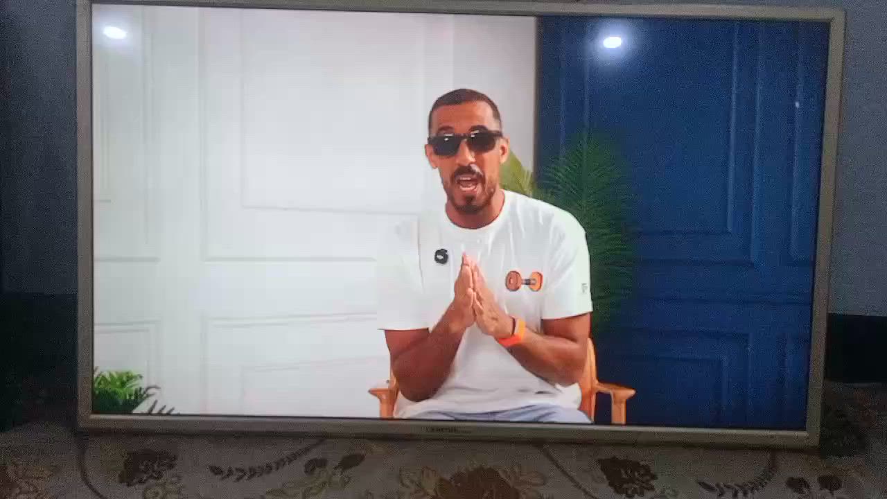 السلام عليكم لدينا شاشتين للبيع 
جنرال حجم 43 انترنت 
وستاركس حجم 42 انترنت
وسعر الوحده 135 والاتصال ع الارقام التاليه أو مراسله خاص 
***********
***********
ورقم كورك بيه واتساب
