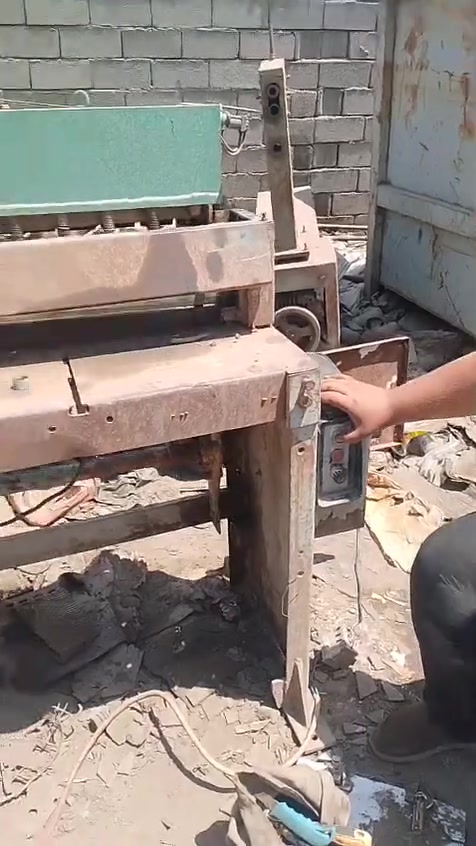 السلام عليكم مقص بليت كهربائي ياباني الصنع جاهز

وشغال وع الفحص عن انه شيخ عمر ***********
السعر مليون وبي مجال
