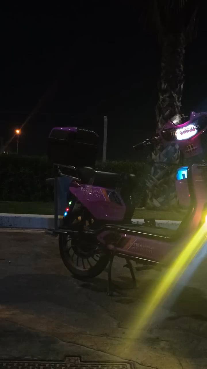 شباب دراجه للبيع خمس بطاريات بعده جديده بس بيه عطل واحد الملف عاطل التواصل خاص الشراي فقط ***********
