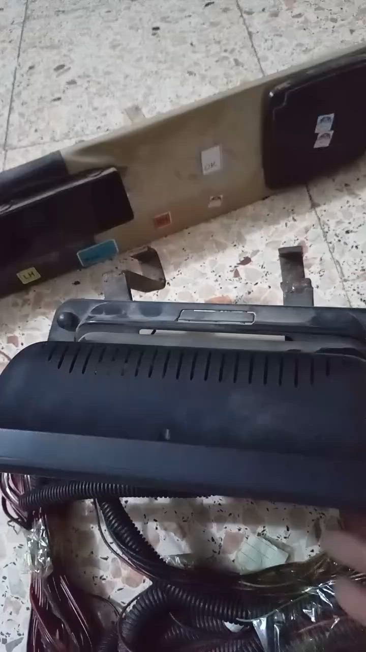 السلام عليكم حبايبي شاشه كار بلي لويز كيلو متر يوس دي يقره سرعه   سياره  تنشد عل تكتك وياه قاعده عل موطور ماسحه هيه وقواعد وكله وياه دشبول بي سمعات وساعه بنص  
تحكم ستيرن تثبته عل استيرن تعلي وتنصي وتغير وتوقف 
كامره خلفيه ع ل بك. معه ضفيره كبل لكهربائي يشده مباشر  لا تاساس ولا كلشي 
وياه  قاعده شاشه شغاله كبل ثبت عل موطور ماسحه
اسفسار ***********  وتساب متوفر  متواجد عل فيس
