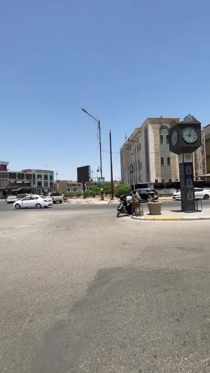 #للبيع: فرصة استثمارية مميزة في السماوة**  
**دار تجاري - ركن على شارع رئيسي**

📍 **الموقع**: السماوة الغربي، مقابل هيئة الحج والعمرة مباشرة  
📐 **المساحة**: 525 م²  
 المميزات*الدار ركن – واجهتين – موقع حيوي وتجاري 100%

**الاستخدامات المقترحة**:  
- مجمع طبي متكامل  
- مدرسة أهلية / روضة  
- قاعة أعراس ومناسبات  
- مول تجاري أو مجمع محلات  
- بناية مكاتب

الموقع استراتيجي ومركزي، يخدم كل أحياء السماوة الغربي، وقريب من الدوائر الحكومية والمناطق السكنية ذات الكثافة العالية.

**للاستفسار والمعاينة:**  
📞 ***********

السعر  مراجعة المكتب 

#عقارات_السماوة #عقار_تجاري #للبيع_في_السماوة #فرصة_استثمارية #أراضي_تجارية #السماوة_الغربي
