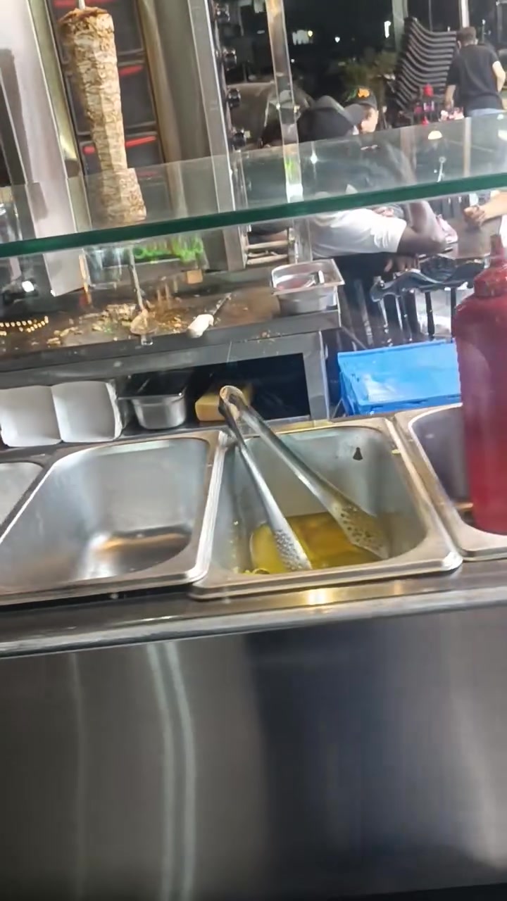 براد بيتزا او سلطات للبيع نظيف جدا ***********
