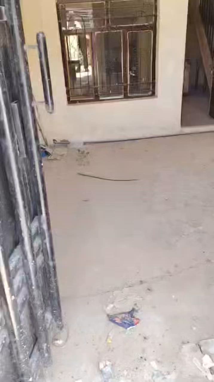 سلام عليكم بيت الإيجار مساحة 100 متر بيت حلو ونضيف يتئجر مع الاثاث سعر البيت 300الف الموقع شارع 80 قريب على الاساتذه ولاستفسار على هذا الرقم *********** ملاحظه غير متواجدين على فيس بوك
