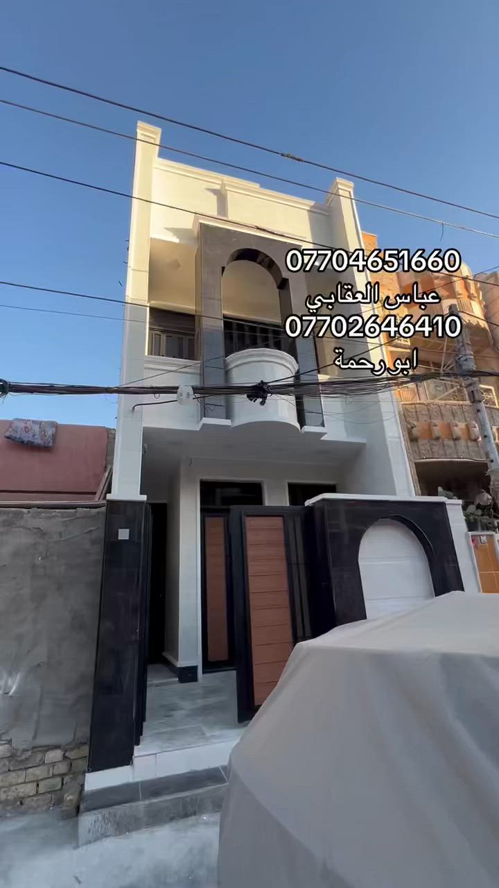 مشتمل للبيع المساحة 76 متر 
الوجه 4 و النزال 19 
يحتوي على 3 غرف نوم و استقبال و صالة مطبخ و منور  (مطبخ حار)و خدمات فوك و جوة 
الحياطين معزولة 
منضومة كامرات 
تأسيس باوري السبالت 
السيراميك هندي 
ارضية مرمر 
ابواب صاج 
شبابيك اللمنيوم 

📍عنوان مكتب الفرات للعقار حي اور شارع نادي النفط اخر استدارة قبل فلكة صباح الخياط 
📞 عباس العقابي *********** 
*********** ابو رحمة
