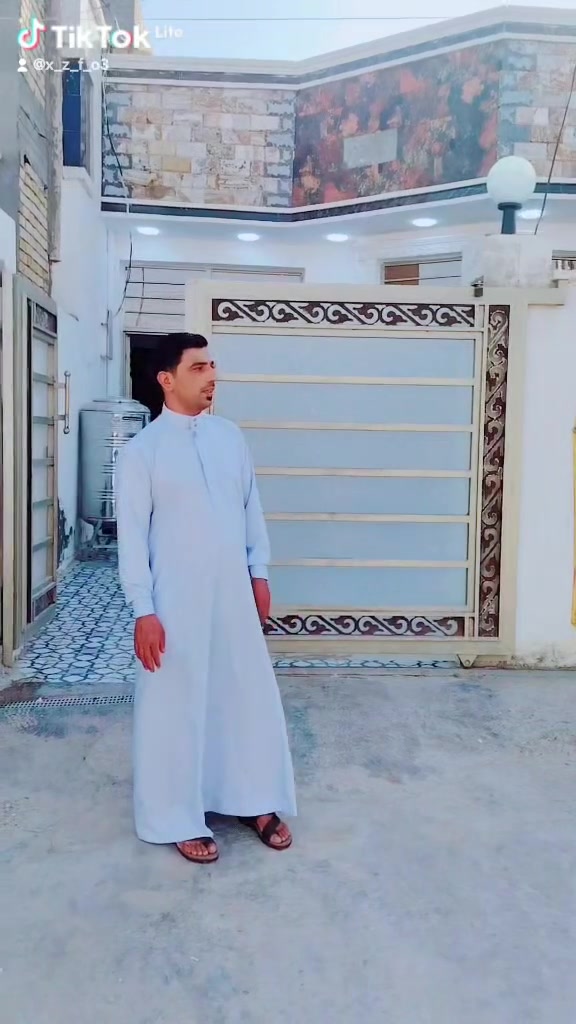 السلام عليكم دار للبيع منطقه باب الحاره مساحه البيت 140 متر رقم الهاتف ***********
