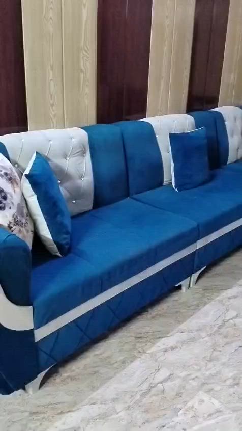 السلام عليكم ورحمه الله وبركاته 

ديوان نضيف شرط اخو الجديد لون ازرق 7 أمتار 6 قطع السعر 200.000 الف وبيه مجال 
***********
