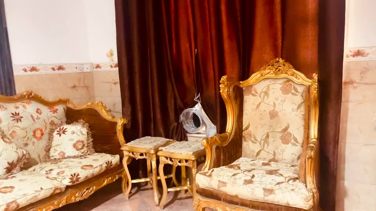 لقطة ما تتفوت.. تخم قنفات نظيف جداً للبيع! 🛋️✨ 

السلام عليكم..
عندي هذا التخم رايد أبيعه، نظيف وبحالة ممتازة والوضوح كله موجود بالفيديو (شوفوا الفيديو واحكموا بنفسكم).
 للتواصل ***********
