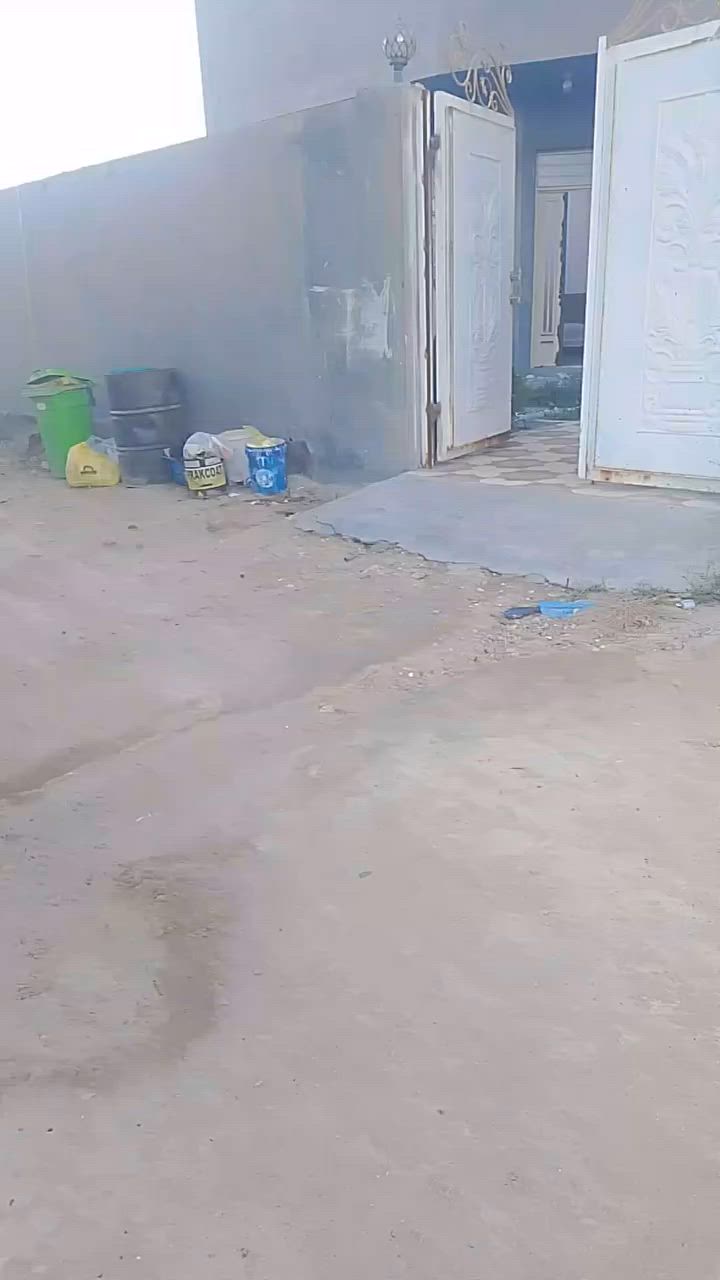 بيت للبيع 200متر طابو زراعي سند 25شارع مسيب سدة قرب محطة وقود الميقات قطع فاضل الغانمي البناء طابوق والسقف مسلح ..غرفتين نوم واستقبال وصالة ومطبخ ومجموعة صحيات..والسعر 125مليون وبيها مجال ***********ابو مصطفى النصراوي
