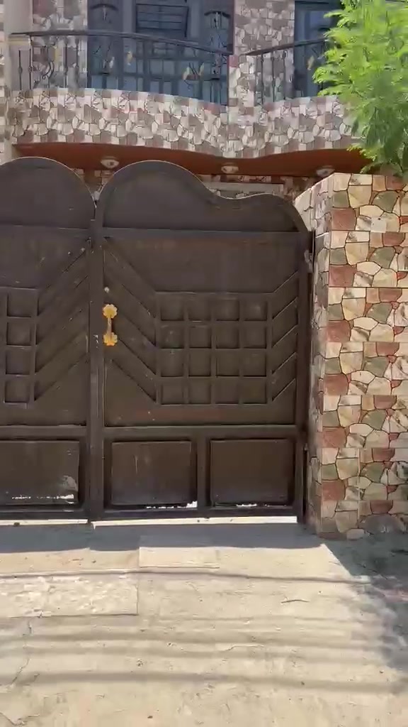 بيت للبيع في ابو غريب
في ابو غريب خرنابات قرب السريع 
المساحه 100 متر / الواجه 5 والنزال 20 
البيت جاهز من كلشي جاهز للسكن الموقع مالته حلو قريب يحتوي على غرفتين نوم+
مطبخ واستقبال + حمامات داخليه وخارجيه البيت كله سيراميك لارضيه والجدران جاهز  ماناقصه كلشي 
السعر 140 مليون وبي مجال
 لاستفسار 
***********
*********** اتصال+ واتساب
