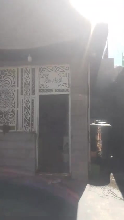 بيت للبيع مساحة 200متر في منطقة الخنساء جاهز الاسكان خدمات كهرباء انترنت ماء خطين السعر خاص ***********
