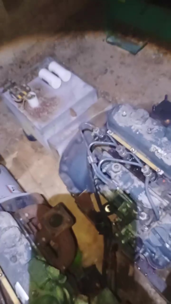 سلام عليكم مولد كابوتة 3 سلندر حجم 1105 8 كي بلادي سعر 14 ورقة عنوان بغداد صدر اليوسفية يم المركز شرطة رقم العامل احمد تواصل وياه رقم واتساب ***********
