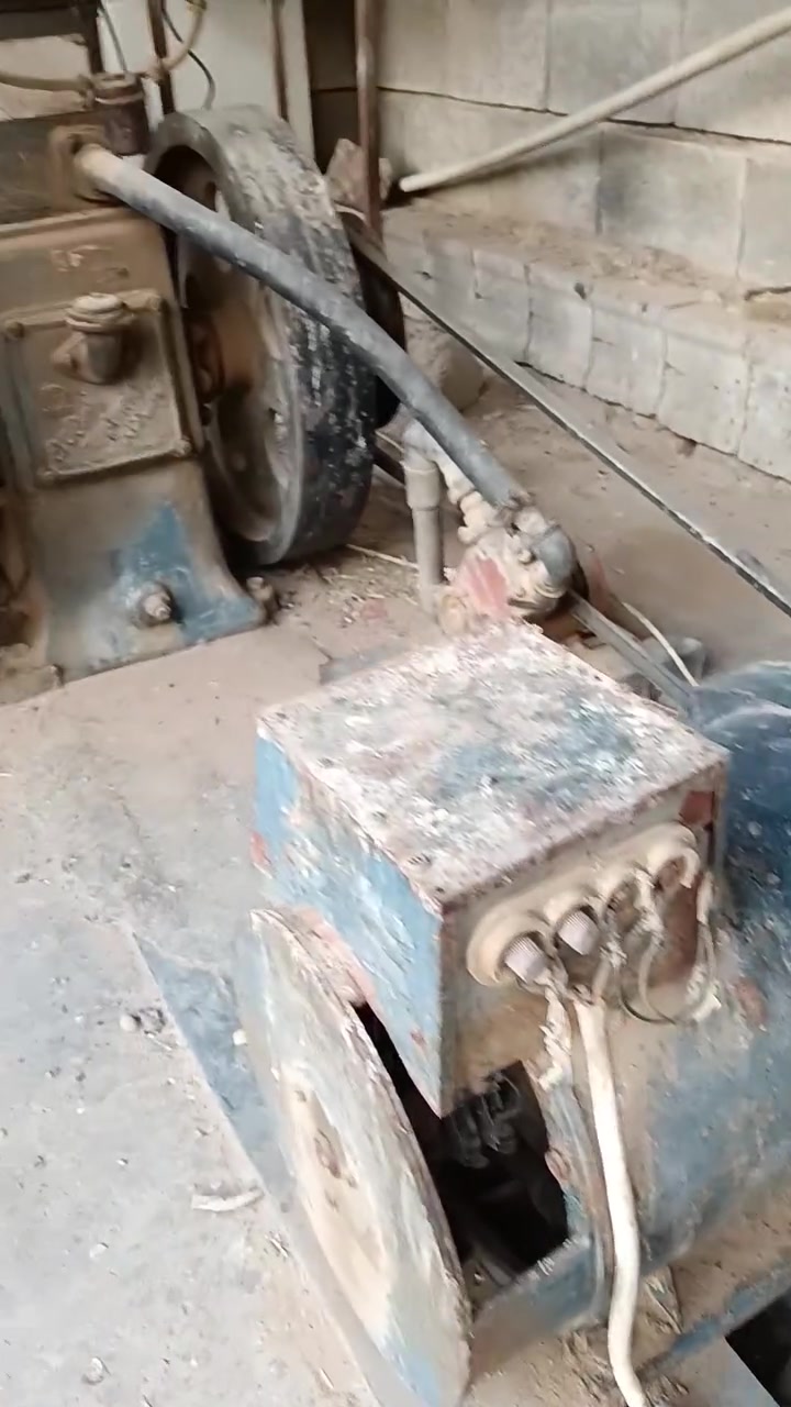 لستر للبيع حجم 16 راس توليد ثري فيز سلف وهندر جهاز اطفاء من تجي الوطني كامل مع جميع ملحقاته بس تفول كاز وتشغل فحص كرنتي 35 امبير صافي جوه شاصي شيلمان جنل ثقيل مع تأسيس بواري الماء والمجمده الحوض باب الأول شرط تجي تشوفه كدام العين السعر المطلوب 850 الف للأستفسار اتصال ع ***********
