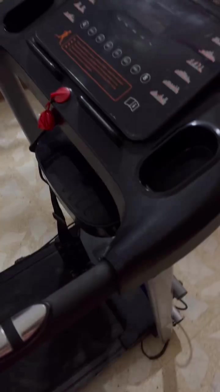 🏃‍♂️ جهاز مشي (Treadmill) للبيع 🏃‍♀️
جهاز مشي بحالة ممتازة ونظيف، استخدام خفيف، مناسب للبيت ولممارسة الرياضة اليومية.

المميزات:

* شاشة رقمية تعرض الوقت، السرعة، المسافة والسعرات.
* مزود بحامل للأكواب.
* يحتوي على جهاز مساج وحبلين لتمارين اليدين والبطن.
* قابل للطي لتوفير المساحة.
* يعمل بكفاءة وجاهز للاستخدام مباشرة.

📍الموقع: (الشعب)
💰السعر: (270)
📞 للاستفسار أو التواصل: ***********

بي مجال بسيط ، والبيع بسبب عدم الاستخدام
