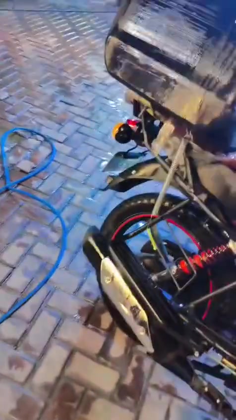 السلام عليكم دايوان جبلي للبيع كفاله عامه الدراجه نضيفه 
ب اسمي تحويل شوكت ما تريد رقم أربيل  اكفلك من التاير للتاير سعره 2400 وبيه مجال مكاني بغداد الشعب شارع الصحه *********** واتساب
