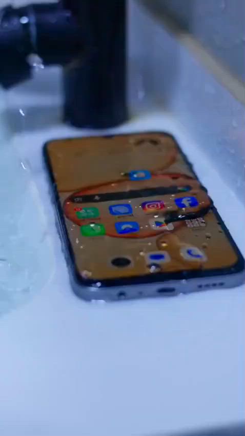 لا تخشَ السقوط، لا تهتم للماء، ولا تفكر في الشاحن. هاتف realme C100i مدرع بالكامل بطبقة ArmorShell المقاومة للكسر، ومصمم بمعيار IP64 ليقف في وجه الماء والغبار. أضف إلى ذلك بطارية جبارة بسعة 6600mAh لتمنحك طاقة تدوم لأيام. #realmeC100i #realmeC100series #realmecseries #realmeiraq #realme العنوان / ‎الفرع الاول/ ديالى بعقوبة السوق فلكة جامع الفاروق  *********** *********** الفرع الثاني / شارع الاوقاف مقابيل شركة اساسيل  *********** جملة الاكسسوارات /*********** يوجد لدينا توصيل الجميع محافظات العراق⁩
