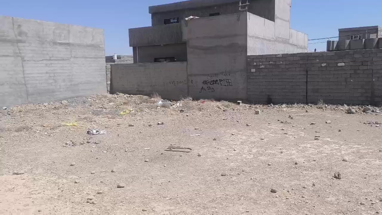 جلولاء حي المرور 
مساحة كبيرة طول 24 ونص متر وعرض 16
كما موضح بالصور