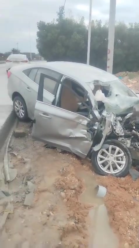 ام جي صيني 5
موديل 24
رقم بغداد انكليزي 
السعر 30$ وبيه مجال 
***********
