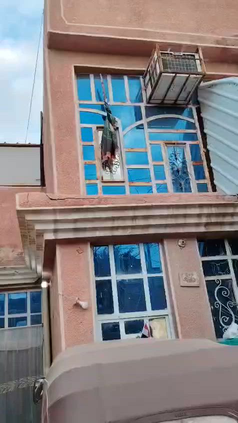 سلام عليكم بيت للبيع مساحه 100 متر قاطعين درج داخلي وخارجي يرهم تأجرهن ويرهم سكن موقع خدمات مصقط قرب مستشفى التركي موقعه حلو قريب على مستشفى السعر 72 وبي مجال بصيط لاستفسار الرقم ***********
