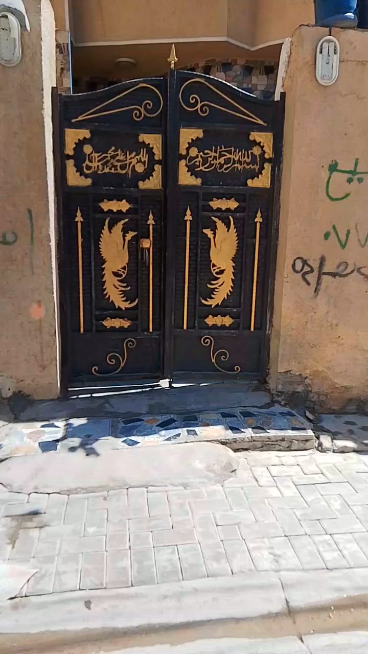 دار للبيع المساحه 100متر العنوان بغداد مدينة الصدر حي طارق الشيشان قرب جامع اسد الكوفه الرقم ***********
