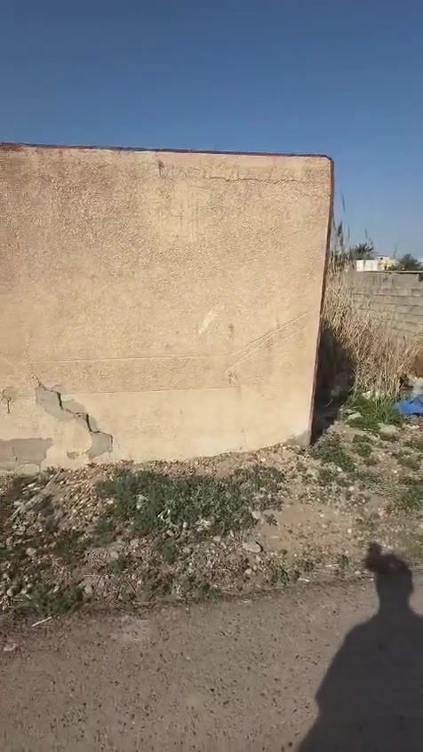 سلام عليكم عندي قطعه ارض للبيع وياكم صاحب الأرض شخصياً مساحه القطعه دونم واجهه64 ونزال37 مكان القطعه الدوره عرب جبور البيطره شارع معمل الغاز متوفر جميع الخدمات ماء وتبليط وكهرباء قطعه استثماريه حلوه تنفتح على شارعين او مزرعه   ارض ملك زراعي سند25  
السعر بل خاص 
رقم صاحب القطعه وبي واتساب 
***********
***********
