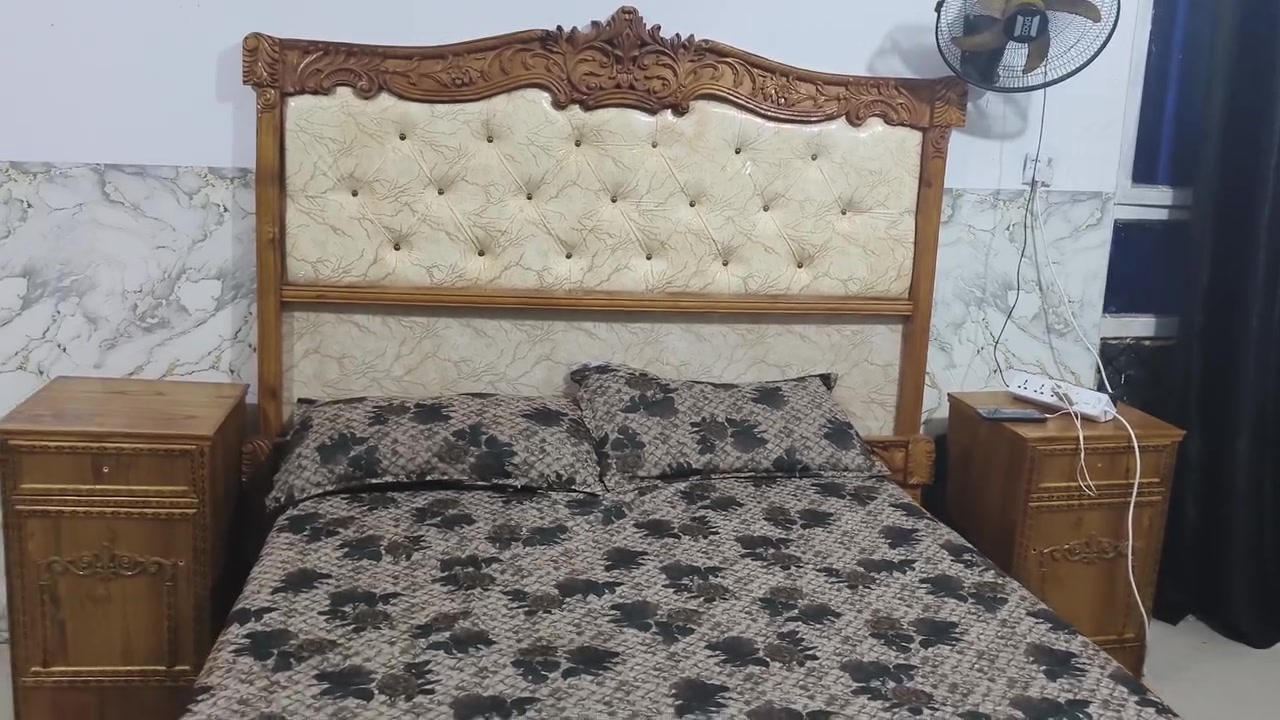 السلام عليكم غرفه صاج اربعه ملم نقص بيه زاويه الغرفه كلش نضيفه وناعمه السعر 650 وبيه مجال بسيط مكان بغداد جسر ديالئ ***********
